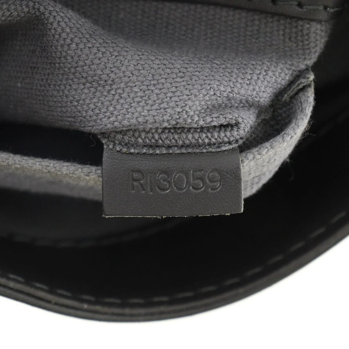 Pre-Owned LOUISize VUITTON Louis Vuitton Yuma Sizehoulder Bag Utah M97024 Leather Basalt Black RI3059 Men's (Good)